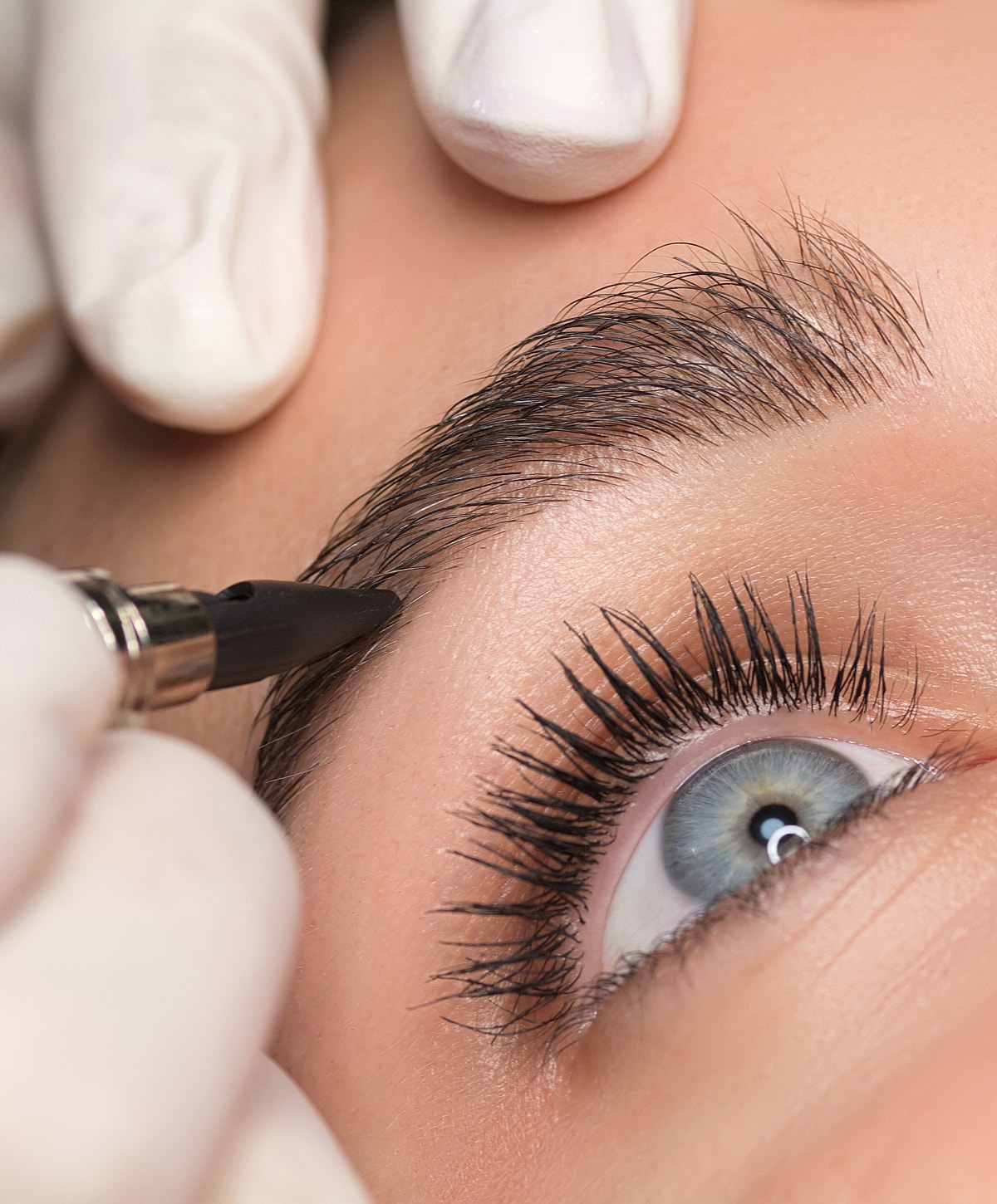 Eyebrow shaping with a precise pen tool.